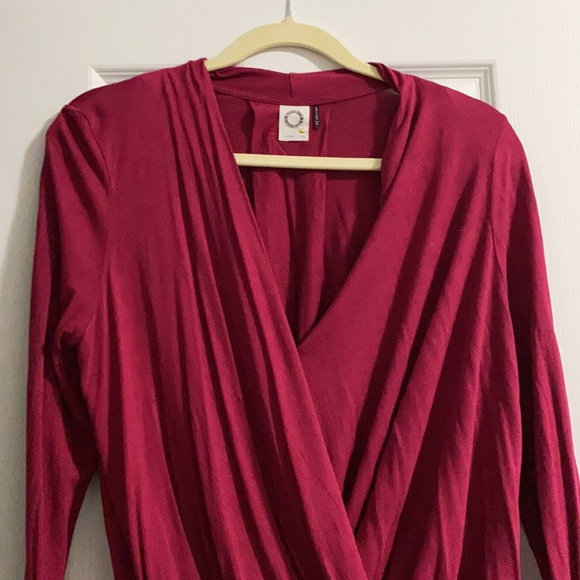 Akemi + Kin size Medium Maroon Coloured Top - Picture 3 of 4